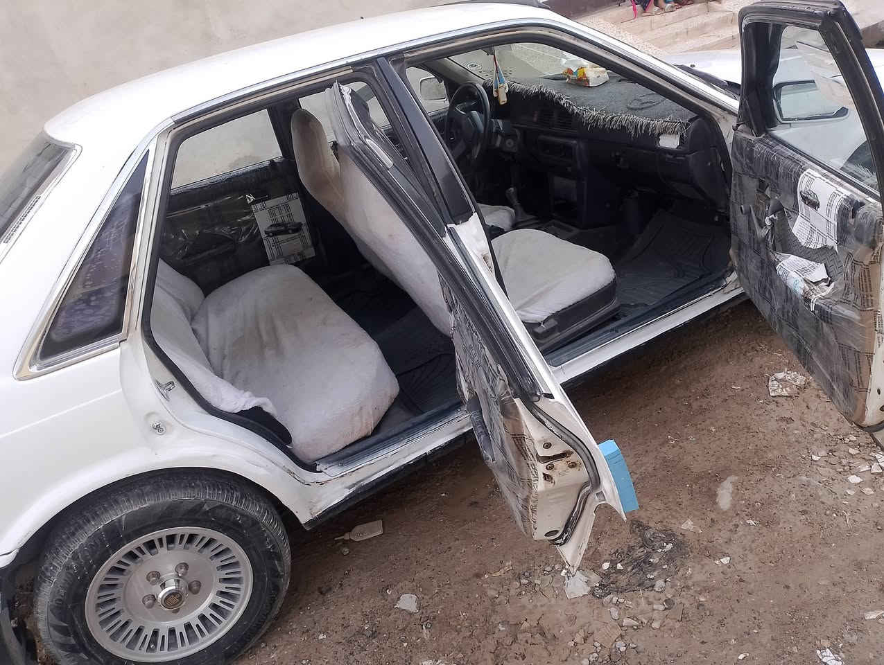 مازدا حجم 626 موديل ،91 سنوية خضرة..شرط التحويل
بيها كابون ورقي 
مكينه وكير شرط
وايرمنيه كلها شغاله
بدون خياس سيارة نضيفه
الاتصال .***********
السعر 28بي مجال

