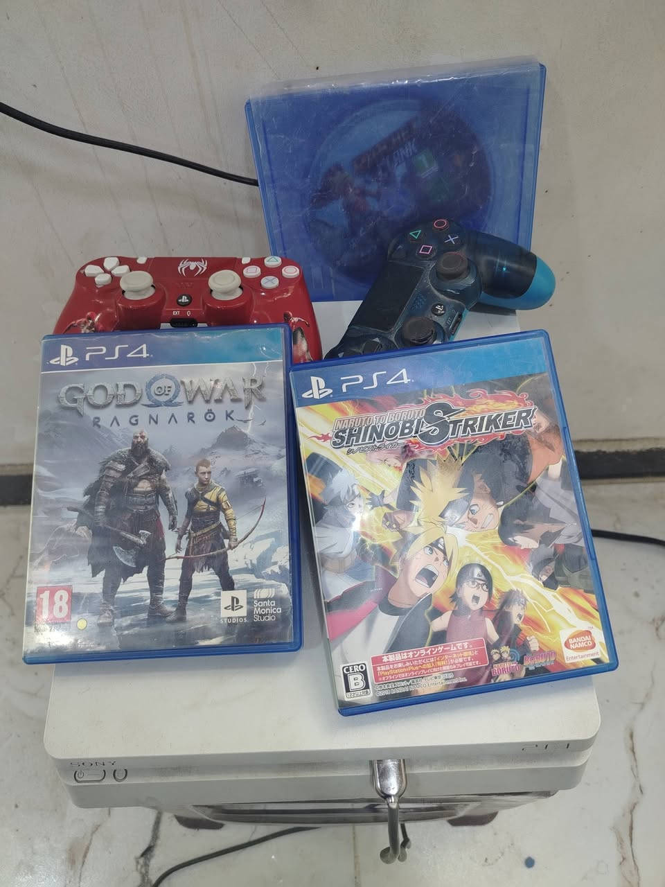 سلام عليكم بلي فور سلم مامفتوح لوك ستيكر جديد يلهث يجي وياه يدتين وقرصين ماعرف اسمهن وقرص راغنروك نضيف ويجي بي حساب بي 31 لعبه كلهن قويات موجودات بل فديو ب 220 بي مجال قليل كلش مكان نجف بل كوفه رقم ***********
