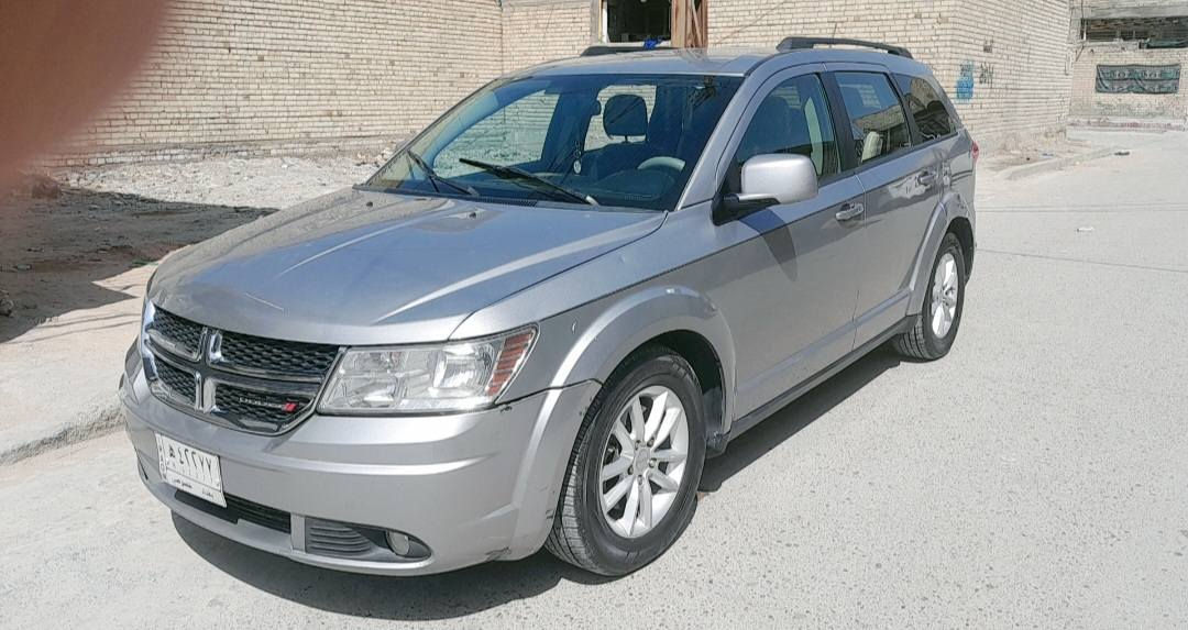 السلام عليكم ورحمه الله وبركاته
دوج جورني ٦ سلندر 
٧ راكب موديل ١٦ 
٣ قطع تبريد 
رقم بغداد بأسمي 
السعر  ١٤٠
للتواصل  ***********
