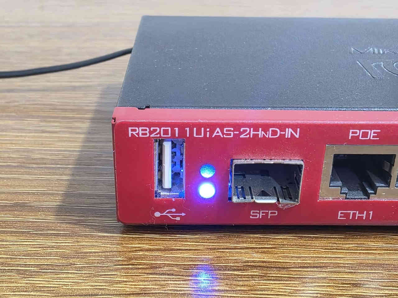 جهاز راوتر بورد مايكروتك للبيع .
النوع: مايكروتك R.B2011 2HND.
عدد المنافذ: 13 منفذ،(5 كيكابت ايثرنت+5 فاست ايثرنت) .
ايضا منافذ Sfp + Usb + Console port . 
الملحقات كاملة: كتيب شرح+ محولة+كارتونة .
حالة الجهاز: جديد استخدامه قليل جدا .
السعر: 110 الف وبي مجال للطيبين .
مكاني: النجف الاشرف .
الاتصال: *********** (واتساب) .
