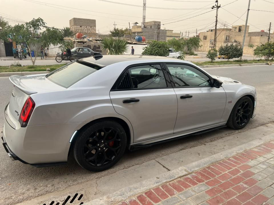 سلام عليكم 22فول موصفات للبيع V8 /5700  ماشيه 60 حادث جاملغ وبنيد فوك بدون ضرر مبدل بنيد اس ارتي  سعر 265$ عنوان كربلاء ***********
