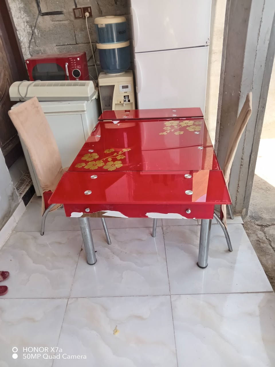 السلام عليكم ميز طعام نظيف للبيع معه كراسي اثنين جام ثخين سعره / ٣٥ / الف اسلايت مكان كركوك واتساب *********** رقم الهاتف
