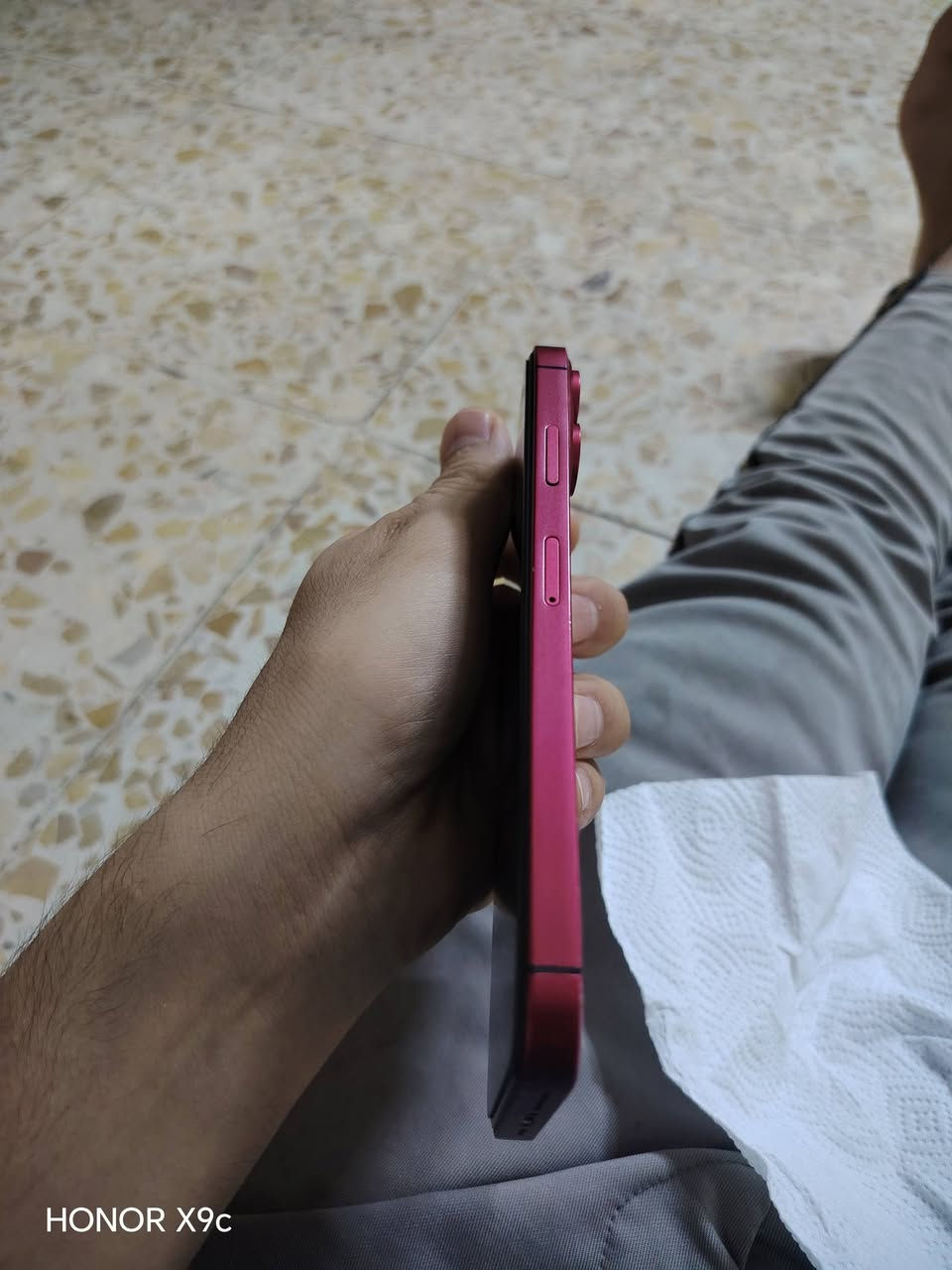 السلام عليكم اكس أس ماكس محور ١٧ برو ماكس ذاكره ٦٤  تحوير مضبوط مو تلزيك الفلاش يشتغل ودكمه الصامت تشتغل الجهاز كله شغال مبدل فقط بطاريه ١٠٠ اصليه ب٤٠ ألف بدلتها فيس إيدي متوقف باقي كله شغال ومكفول بوبجي ٦٠ فريم ثابت يشغل HDR صوت اتصال نت سيمكرت كله شغال وعل فحص مبدل فقط بطاريه اصليه فقط الضهر مفطور موضح بال صوره ما مآثر علا الجهاز السعر ١٤٠ السعر ثابت غير قابل للعمله العنوان بغداد الرشاد شارع القاعده رقم الهاتف *********** لا يوجد توصيل
