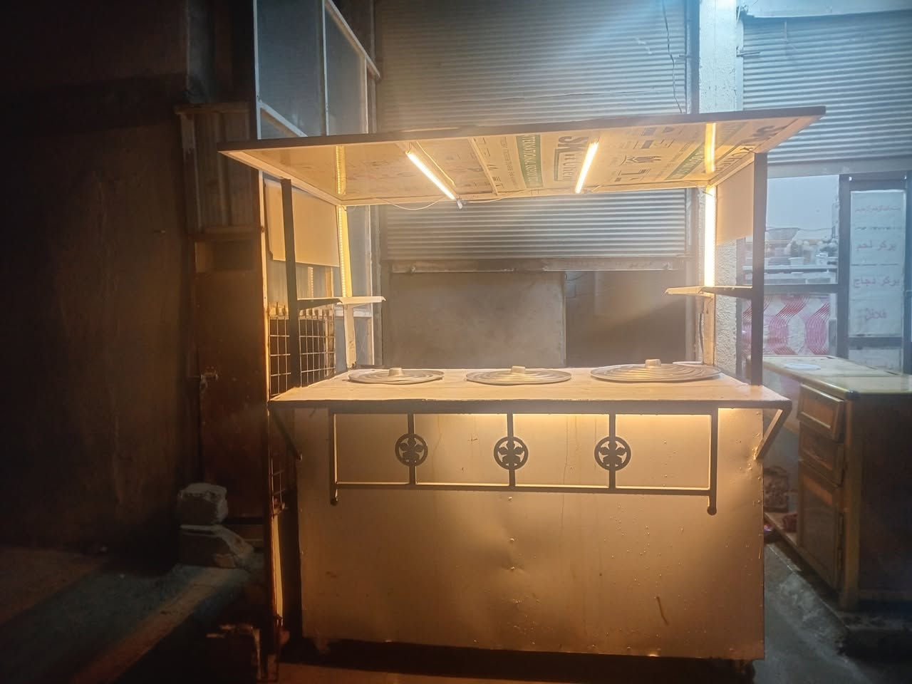 سلام عليكم..
كافتريه عنوان حواس خلف الحسينيه محمد داوود للبيع
كافتريه كامله هيه و غراضها كرسي مع طبلات عدد ٨ + براد  +مغسله جاهزه جديده + جامخانه + ماعون طبق ريزو كارتون مع قبق 
كاونتر تعليك قطعه و مغسله و شوايه كباب دجاج و كباب لحم و اشياش كباب و شياش تكه + ثلاجه مال مطبخ زلاطه او لحم تحط بيها + ساحبه دخان مال مطاعم صنع يدوي و شوايه همبركر و فلافل و فنكر و عربانه لبلبي ٣ كدور نضيفه و بطل بلاستك مال صوص عمبه و ريزو عدد ٨ كاسه طرشي و عمبه ٣
+ بلامه ستيل....  غراض كامله مكمله.... 
للستفسار راسل الارقام التاليه 
*********** واساب و خط 
***********  خط
