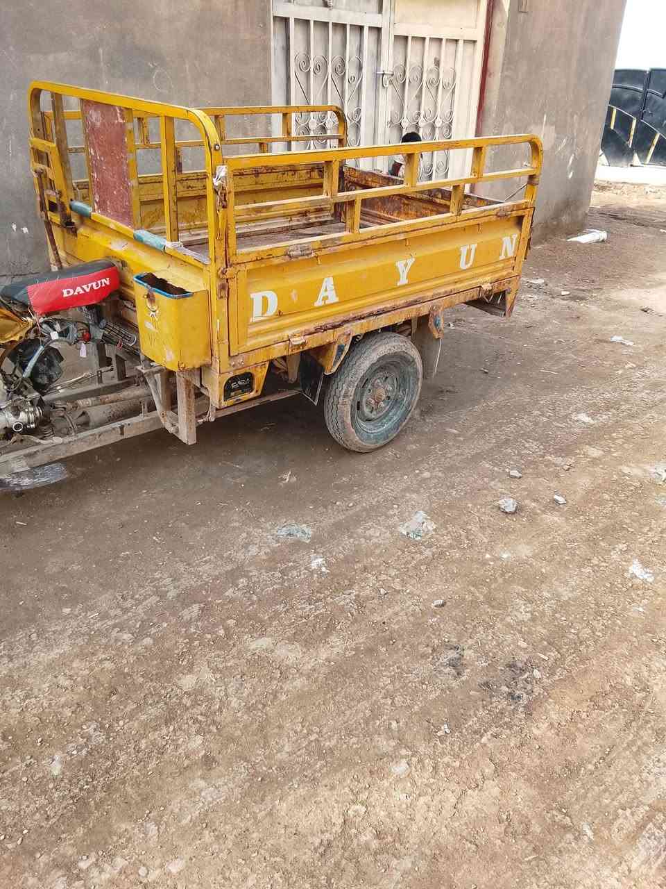 السلام عليكم ورحمة الله وبركاته  خوان عندي ستوته للبيع رقم وسنويه مديل 13 مكفوله  كفاله عامه مكينه اكسن كهربائيّة كله جاهزة يلي يريده يتصل على هذا الرقم  ***********
