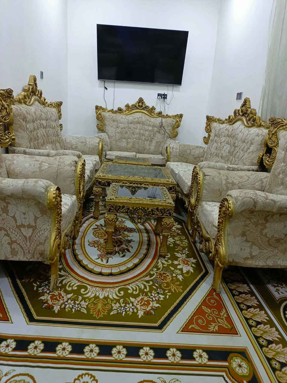 تخم تركي التاج الحفر مو العادي رئاسي 5 قطع 10 نفرات طبلاته كامله ومفرشه جديد كلش زلغ مابي قوه ومتانه استعمال قليل 450 بي مجال قليل الي يريده يراسلني او يتصل ع الرقم ***********.... @الجميع
