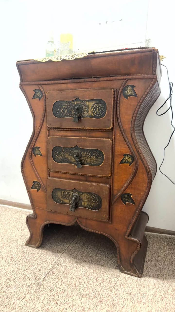 بۆ فرۆشتن 
هی زەمانی زوە ٢٠١٧ کراوە 
ناونیشان سلیمانی
خۆی زۆری پێ دراوە
نرخ٨٠ هەزار هەردوکی
ئەگەر کریاری نامە بنیرە
یاخود تەلەفون کە ***********
سلیمانی شاری سپی Singapore
