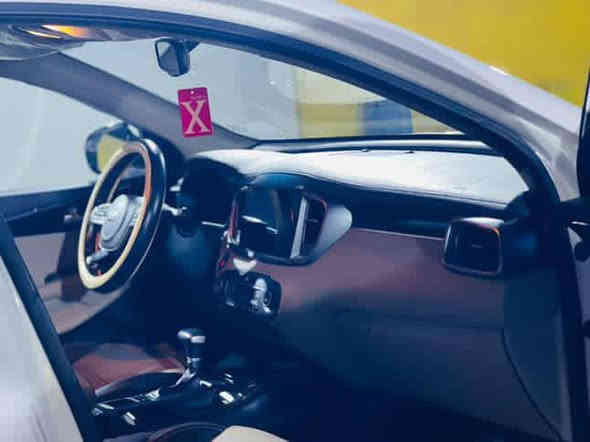 السلام عليكم ورحمة الله وبركاته 
1_موديل 2019 شكل ال20 
2_4انظمة قيادة منها ال eco_وال سبورت الرياضي وآل سمارت وآل كومفورت 
3_مكينه 6 _3500 
4_كير 8 نمر ✈️
5_كشنات كهربائي 
6_شاشة تاب كبيرة
7_تحكمات ستيرن جهتين 
8_ 7 راكب 
__ السياره خليجية مكفولة كفالة عامه ماعده بيها بارد بسيط بلباب مال صدر مال الراكب 
 مكان السياره بغداد شارع الرابط بين بغداد وبعقوبه القديم السياحي 
سعر السياره #260 وبيها مجال حك جيه 
رقمي للتواصل ***********
