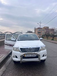 هايلوكس • ٢٠١٤ • أسود