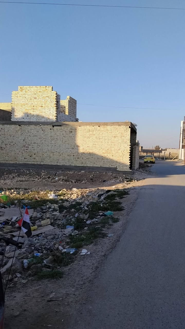 قطعة للبيع منطقة المكاسب خلف حي الجهاد ١٠٠م عل تبليط واجهة 6 ونص خدمات كاملة ماء وكهرباء وتبليط ومجاري انترنيت مولد ذهبي مربع هادئ وراقي سكني واقرب مربع ع حي جهاد طابو زراعي سند 25 تتكاتب ويا صاحب الأرض للاستفسار اتصال *********** متوفر واتساب

