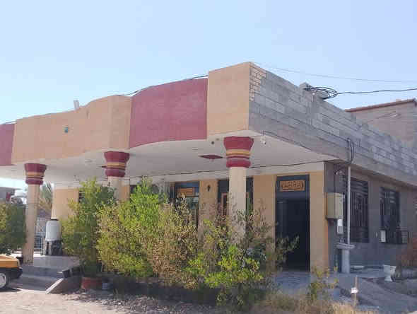 سلام عليكم للبيع  1000مترمع دار حديثه البناء كربلاء شارع بغداد قرب مجمع الكليني عمود 337يبعد عن شارع بغداد 1000 متر يتكون البيت من اربع غرف نوم على نضام سويت وصاله كبيرة ومطبغ واستقبال  وطارمه 65متر/السعـر 135وبي مجال/ علمـا المنطقه سكنيه كافة الخدمات متوفرة  الاتصال على هذا الرقم /***********////*********** ملاحضه مامتواجد على الفيس اتصل واني خادم
