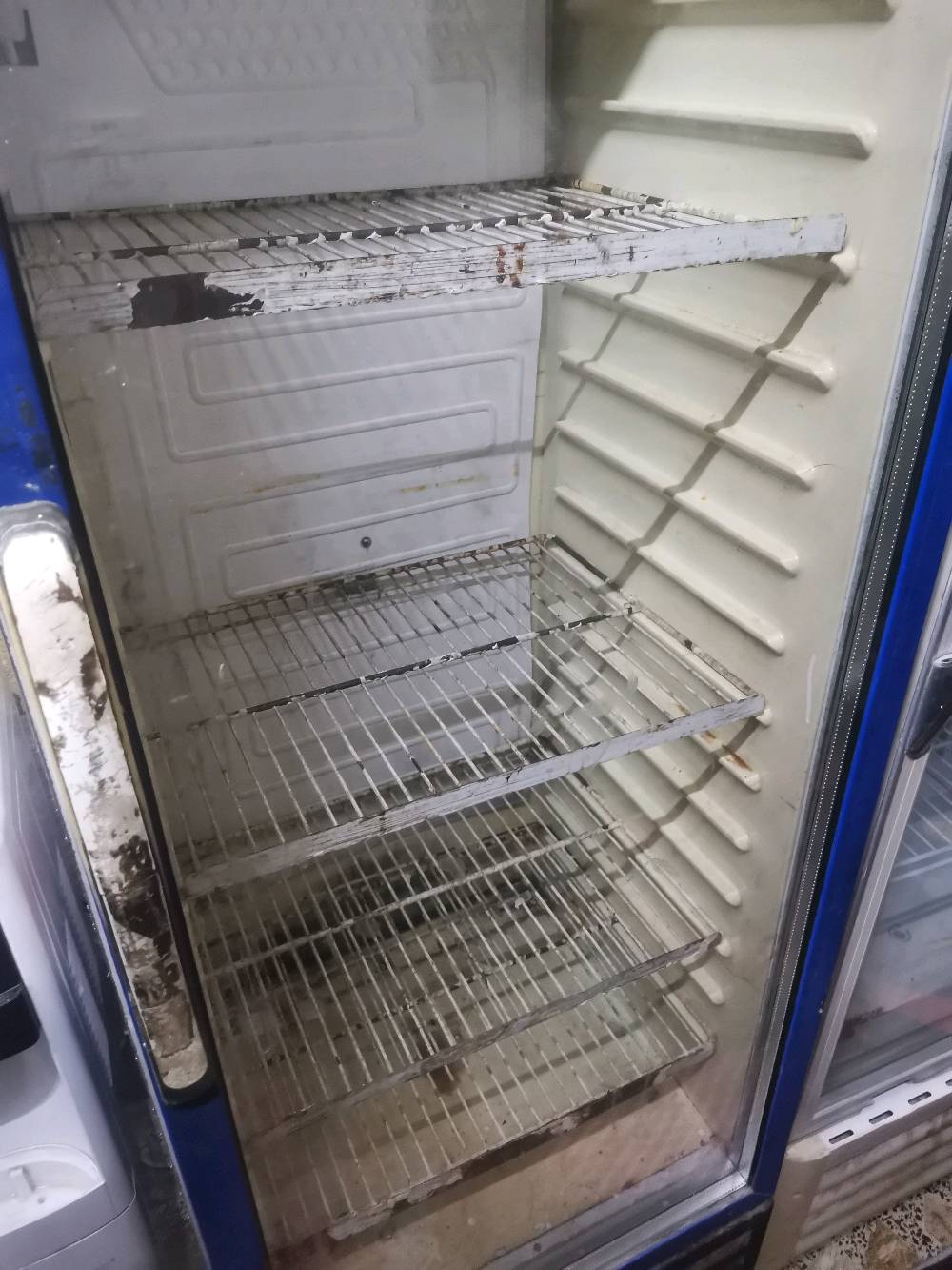 عارضات أسواق السعر الوحدة 160 الف وبي العنوان بغداد الشعب ماعندي توصيل رقم واتساب *********** 