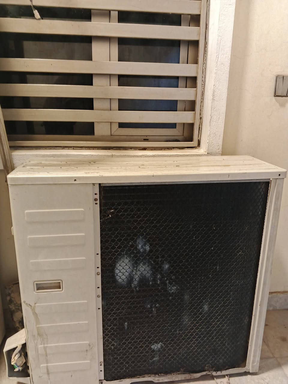 سلام عليكم البيع سبلت عامودي 2 طن شغال تدفه تبريد كامل ما عوزه شي مكان بغداد الرستميه سعر 500 وبي مجال بسيط هاذا رقمي بس الواتساب شغال ***********
