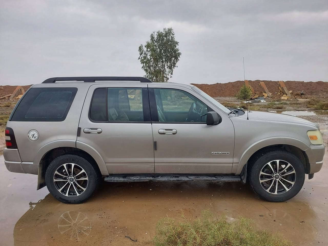 السلام عليكم فورد اكسبلور للبيع 2008 رقم سليمانيه سياره جاهزة وخير من الله السعر ٩٠ وبيها مجال مكان السياره ديالى للاستفسار اكثر ***********
