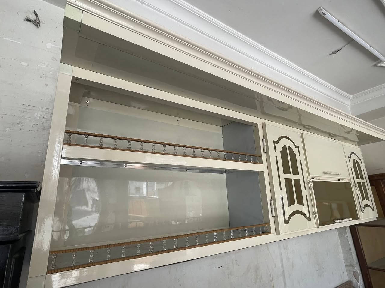 كاونتر كامل جديد ستعمال سبوع بسعر مناسب مستعجله عليه 
بسعر ٤٠٠ الف وإذا اكو عائله فقيره تأخذهم بهل سعر بعد احسن لتواصل ***********
