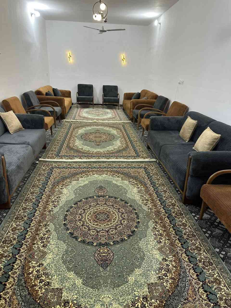 دار للبيع كربلاء المقدسه حي النواب قرب مستشفى الكفيل قريب على نهر الهنيديه
المنطقه مشموله بالطابو واجت البلديه رقمت الدور الي بالحي 
والبيت بي استماره مال تطويب كامله حسب قرار مجلس الوزاراء مساحته 225 متر واجه 15 متر نزال 15 متر ركن البيت خدمات كامله ماء مجاري كهرباء إنترنيت والتبليط قريب عليه كلش 
يحتوي على 4 غرف نوم صاله عدد2 استقبال صحيات عدد 3 مطبخ كبير 7في 5 حديقه داخليه صغيره البيت كامل من كلشي 
للاستفسار اكثر ***********
