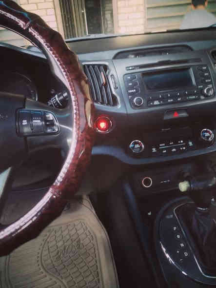 سلام عليكم سبورتج موديل 13 فول مواصفات واحد على واحد معروفه مواصفاتهه 
بنرامه بصمه شفط مري هواي بيهه سوالف مكينه 2000 دوش رقم بغداد انكليزي مكان شعلة   
السعر /140 بيه مجال لطيبين سونار مرفق بلصور
الرقم ***********
