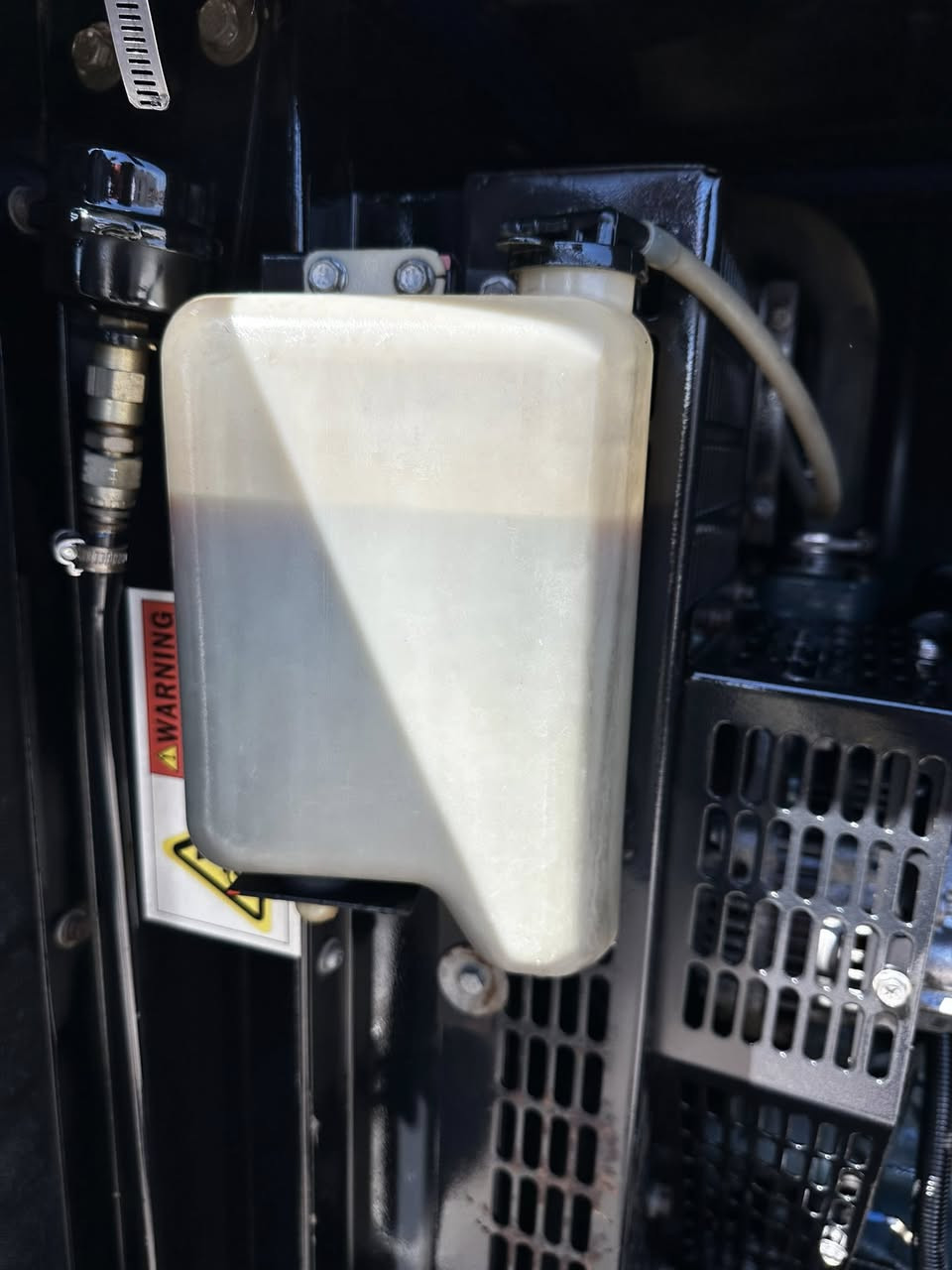 السلام عليكم
للبيع مولد نوع كابوتا ياباني ٤سلندر 
حجم المحرك 3300 وارد  استراليا 
التوليد لوري سومر 32كيفي ثري فيز
كاتم بلادي 100% مع منافذ كهرباء
المولد شرط اخو الزيرو بحالة الوكالة
برغي ما مفتوح شرط لا بخار ولا تنقيص
منضومة حماية بلادي فول أوتوماتيك 
العنوان//بابل-الشوملي-سريع البصره
للأستفسار //***********مهيمن
متوفر توصيل 🚚 إلى جميع المحافظات
