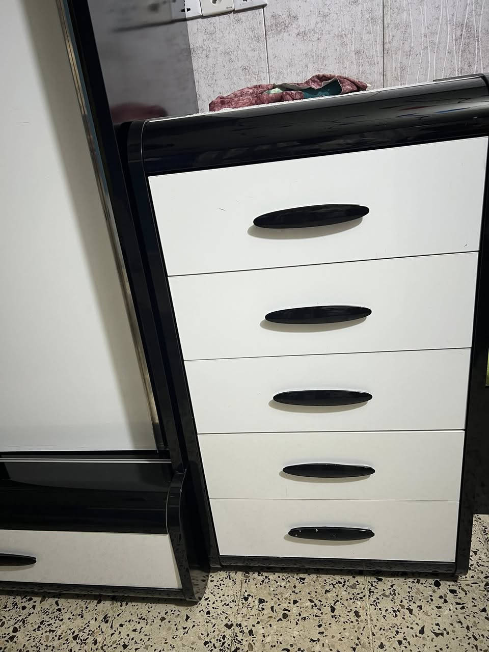 غرفه تركيه جديده ونضيفه  9قطع العنوان بغداد غزاليه تصال على هذه الرقم  ***********
