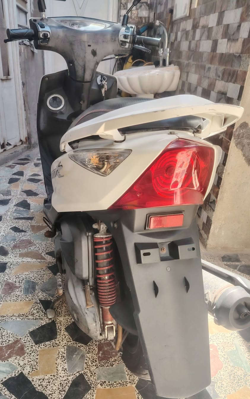 السلام عليكم دراجه ثعلب للبيع
الدراجه ما مفتوحه وماشيه بس ٢١ الف اخت الرمبه نظيفه كلش
كهربائيات كله شغاله اشاير لد ولايت لد
تشتغل سلف وهندر الدراجه شلعه ومعدل خير من الله المكان بغداد الخطيب الزراعي السعر 800 وبيها مجال الاتصال ***********
