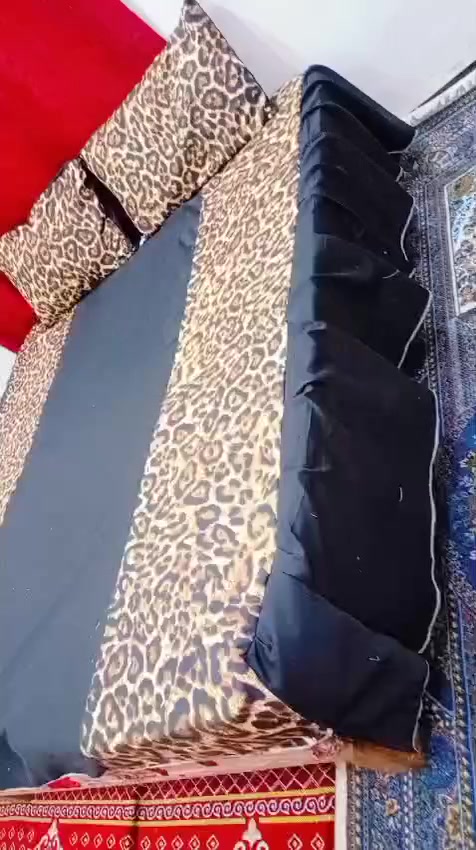 خياطه ام عيسى حسب الطلب واسعار مناسبه زورونا الكريعات قرب العياده الشعبيه عماره ستار المصور
وات ساب
ام عيسى  انواع الموديلات
***********

سعر الفرشه 15  ول 2 ب 25
