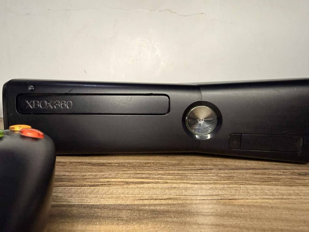 اكس بوكس 360 نضيف 100% يحتوي على جوستك اثنين  السعر 125 وبي مجال بسيط لطييين ***********مكاني كركوك ويوجد توصيل لجميع المحافظات العراق
