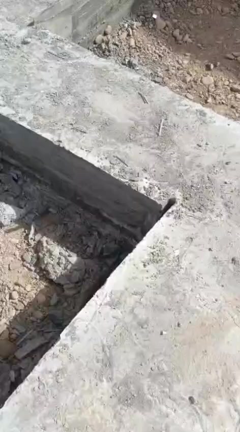 السلام عليكم قطعه للبيع ركن بيها رباط مساحه 200 متر
منطقه حواس شارع المقابل المجسر قريبه لشارع العام 
الاستفسار مراجعة مكتب حاتم كريم وعلاء كريم او اتصال 
***********
***********
