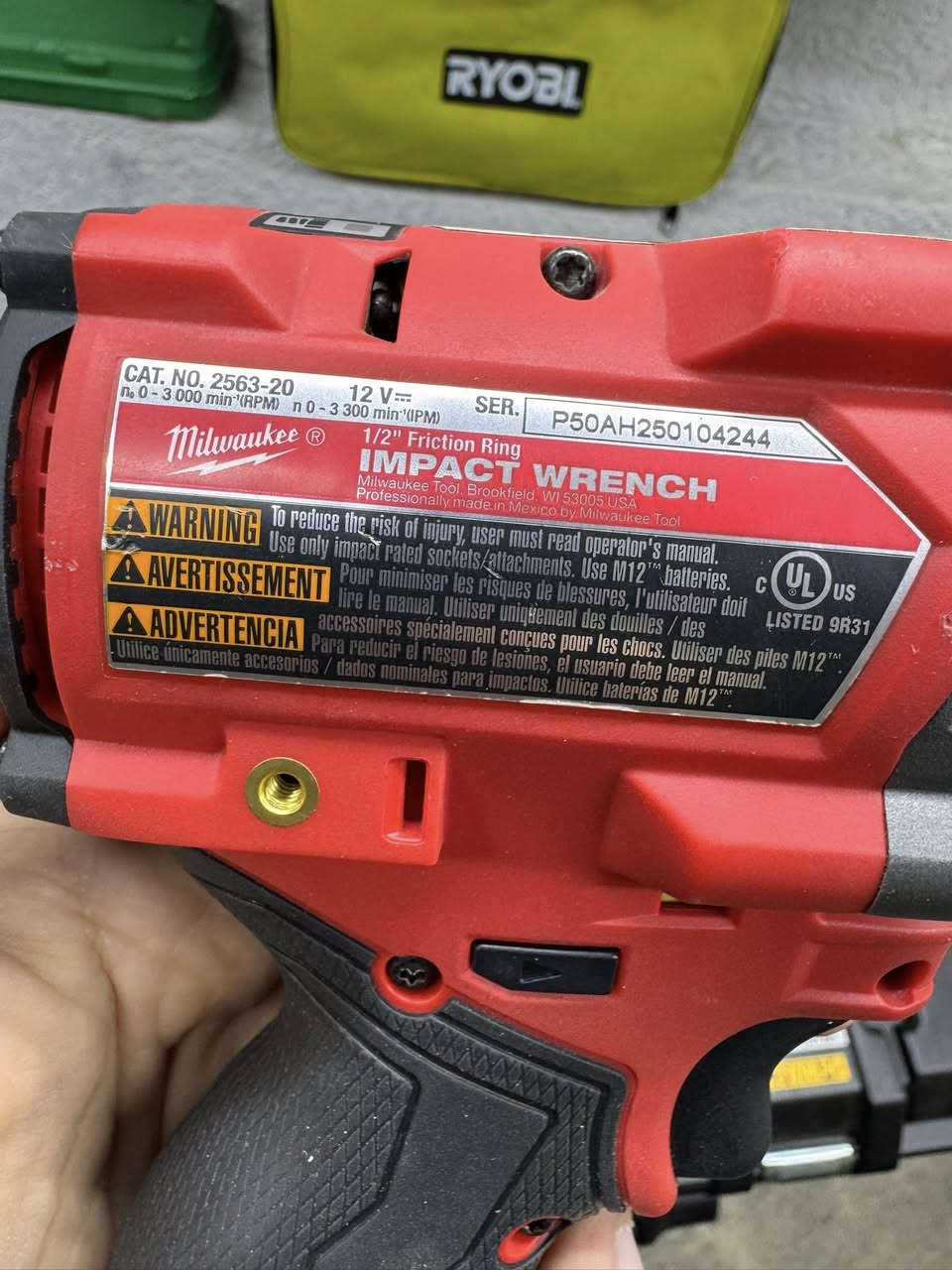 سلام عليكم اخوان 
رمضان مبارك عليكم 
دريل لقمه ملواكي اصلي جديد كامل بطاريات 2 وشاحنه 
745 نيوتن نص انج 
توصيل متوفر 
*********** واتساب 📞
