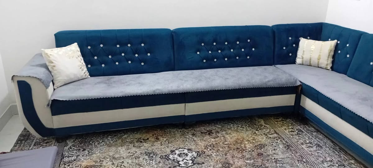 ديوان  ١٠ مقعد  ٧ متر
نظيف جدآ  .. تسكام 
حله .. الاكرمين 
السعر ٤٥٠ مجال قليل
اتصال او وات ساب ..  ***********
