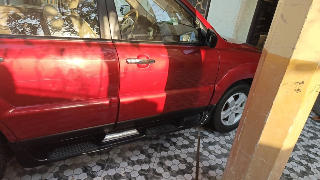 السلام عليكم سبورتج ٢٠٠٩ خليجي داخل بيجي سياره نظيفه حادثة بنيد مبدل نفس لون بدون صبغ والباقي مكفول من جراد وصبغ  مكينه ٢٠٠٠ تخم تاير جديد حداديه جيده    مراوس سوناته ٢٠٠٩/٢٠١٠ أبيض لتواصل رقم ***********
