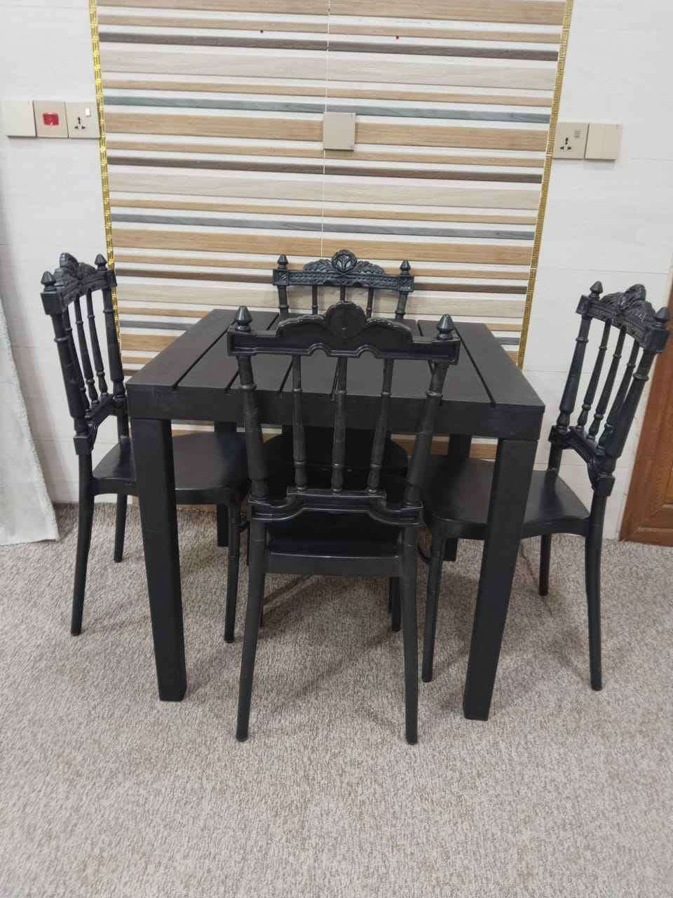 ميز طعام للبيع السعر 70 

***********
 كربلاء عگد بليبل كربلاء, العراق
