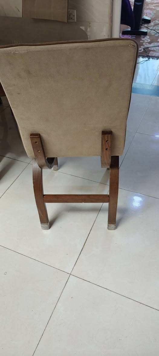 ميز طعام ايطالي خشب صاج تصميم ايطالي طول مترين والعرض متار مع 6كراسي ايطالي مستعمل قليل شي روعه السعر 250سعرو مشتراتو800$ التوصل خاص العنوان موصل جانب اليمن ملاحضه الميز حل وشد موصل, نينوى


**إذا كنت صاحب هذا الإعلان وتريد حذفه لأي سبب، رجاءا أرسل رسالة إلى الدعم الفني**