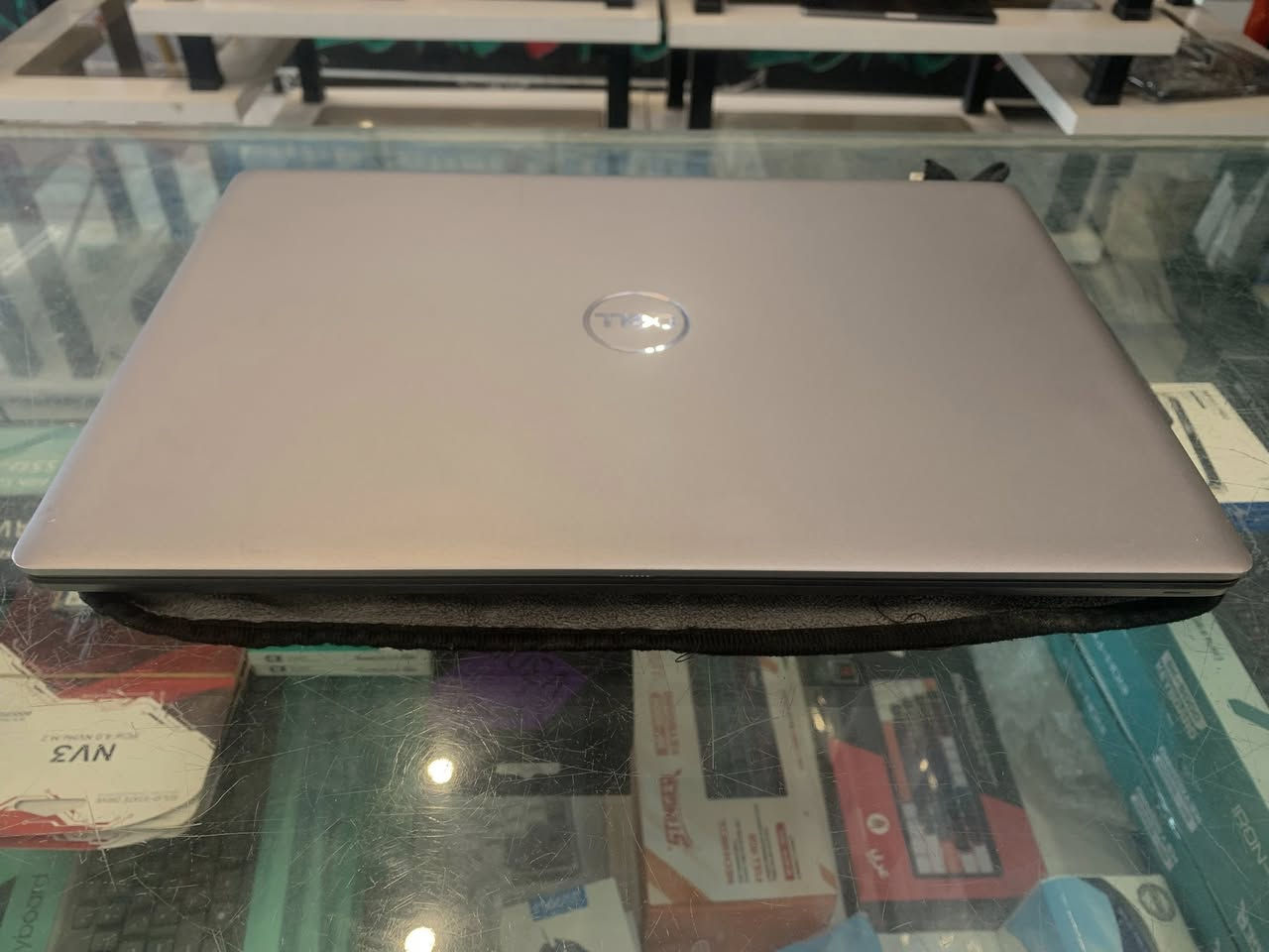 Dell precision
للبيع وحش الأداء والتصميم الهندسي Dell Precision 7550 (أخو الجديد) 🔥
الوصف:
لعشاق القوة والأداء المستقر، متوفر الآن لابتوب من الفئة العليا (Workstation) من شركة Dell، الجهاز مصمم للأعمال الشاقة، المونتاج، التصميم الهندسي (AutoCAD, Revit, 3D Max) والألعاب.
المواصفات التقنية:
✅ المعالج (CPU): Intel Core i7-10850H (جيل عاشر فئة H القوية) بسرعة تصل لـ 5.10 GHz، بـ 6 نويات و12 مسار.
✅ الذاكرة العشوائية (RAM): سعة ضخمة 64GB DDR4 (تضمن لك سلاسة خرافية في تعدد المهام).
✅ كارت الشاشة الأول: NVIDIA Quadro T2000 بسعة 4GB GDDR6 (مخصص للبرامج الهندسية والرندر والأداء المستقر).
✅ كارت الشاشة الثاني: Intel UHD Graphics (للاستهلاك الاقتصادي).
✅ التخزين (Storage): SSD NVMe (سريع جداً في الإقلاع وفتح البرامج).
✅ الشاشة: قياس 15.6 بوصة بدقة Full HD ووضوح عالي جداً.
حالة الجهاز:
• الجهاز بحالة "أخو الجديد" (نظيف جداً جداً).
• البطارية بحالة ممتازة.
الهدايا والملحقات:
📦 الشاحنة الأصلية (Original Dell Adapter).
💼 حقيبة (جنطة) لابتوب مميزة.
🖱️ ماوس هدية.
لمن يصلح هذا الجهاز؟
الجهاز مثالي جداً لـ:
1 المهندسين والمصممين (أداء مستقر جداً مع برامج Adobe وAutodesk).
2 المبرمجين الذين يحتاجون لفتح سيرفرات محلية وأنظمة وهمية (بفضل الـ 64GB رام).
3 صناع المحتوى (Video Editing & Rendering).
4 الطلاب في التخصصات العلمية والهندسية.
السعر: [800 الف]
مكاني ديوانية وعندي توصيل جميع المحافضات


**إذا كنت صاحب هذا الإعلان وتريد حذفه لأي سبب، رجاءا أرسل رسالة إلى الدعم الفني**