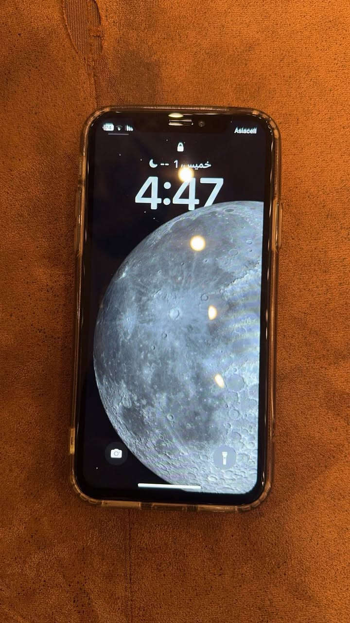 السلام عليكم
اكس عادي اسود 
ذاكرة 256 
تك سيم 
بطارية 100 مبدلة 
مبدل شاشة 
ضهر مكسور 
مكاني موصل ايسر 
ب١٣٠ وبي مجال حك جيتك 
رقمي ***********
