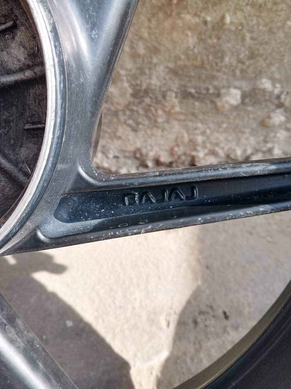 السلام عليكم
تاير بوكسر خلفي اصلي وليس تجاري السعر 75 الف 
*********** التاجي
