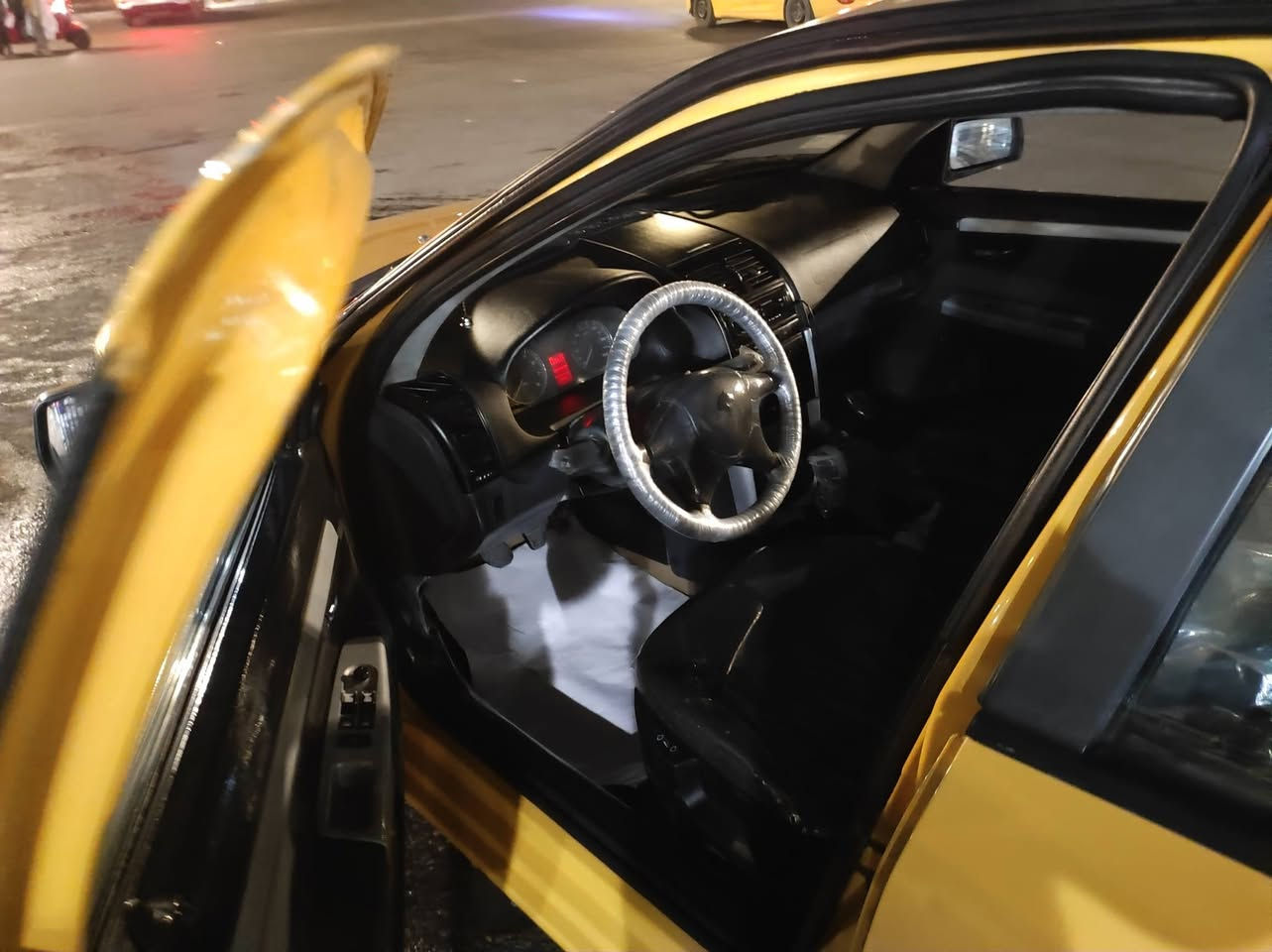 السلام عليكم جميعا للبيع للبيع فقط اخوان
سمند موديل 17 سيارة مكفولة من كل نواحي مكينة لاتنقيص ولاتبخير كير مكفول صدر جديد كلج جديد كهربائيات كلها شغالة تبريد شغال لا ظربة ولاصبغ صفاح حلوة كلش رقم  واسط انكليزي جديد مصفرة هيئة وغرامات بسمي سيارة تحويل مباشر اي مكان تريد 

مدوشمة كشنات وارضيات حوضية وسفاري وبطاين ابواب دركة محورة هورن 

تخم نوزل جديد تخم بلكات جديد عبوة فيت بم جديدة سيارة جاهزة من كل نواحي كبل للشارع متصرف عليها ابد 

السعر 55وبيها مجال بسيط جدا الشراي يتصل ***********مكاني بغداد الجديدة سيارة مااشتغل بيها تكسي اروح وارجع بيها فقط (بيها هورنات بوش تريدهن وية سيارة ابيعهن أو تريد اشيلهن)
