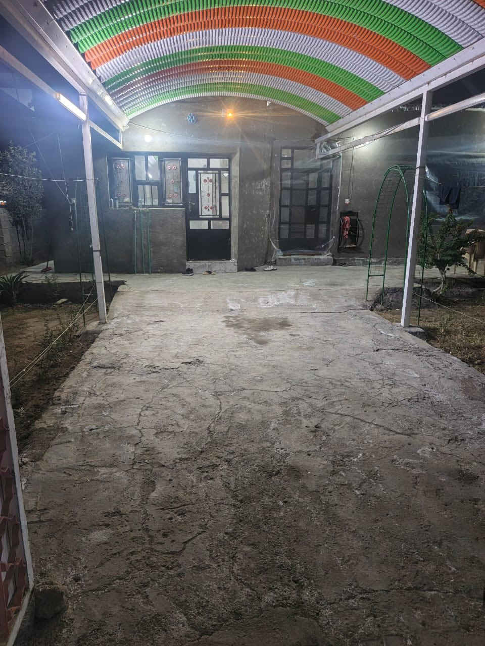 تحية طيبة يوجد قطعة ارض ٤٨٠ متر  الموقع العدوانية قرب النائب زيتون تحتوي على بيت ١٩٠ متر واجهة ١٥ البيت طابق واحد سقف سندويش حصة بسند

***********
