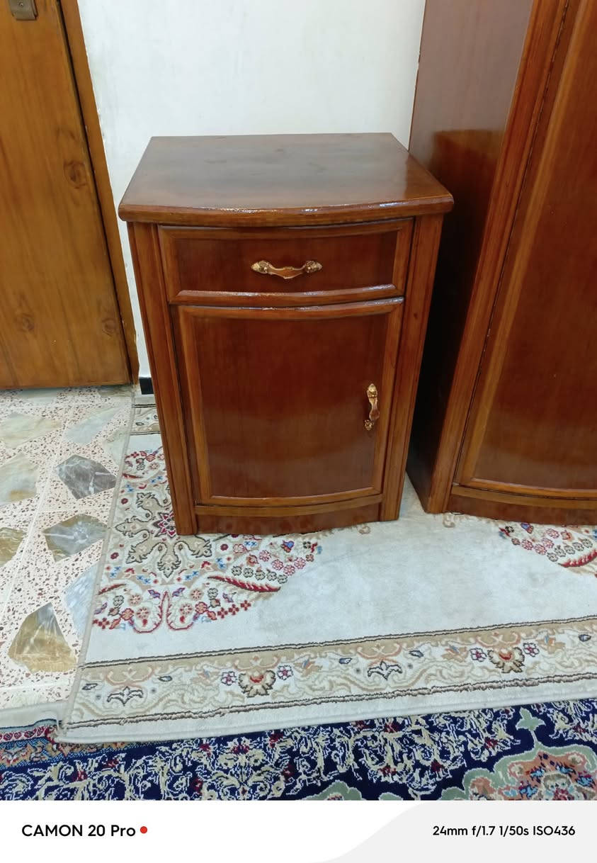 سلام عليكم غرفه نوم نضافتها ٩٠ بالميه مكان تاجي مشاهدة رقم بي واتساب *********** إشارة 
إشارة 
إشارة إلى الأصدقاء 󱢏
