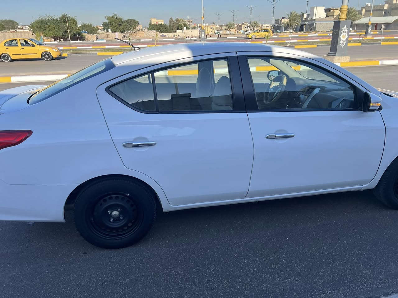 سلام عليكم 
للبيع  نيسان سني ٢٠٢٣ رقم بابل الدولي تحويل مباشر 
مكفوله كفاله عامه من صبغ وضربه وتبديل فقط تكحيل بالدعاميه وكلش جديده السياره استخدام شخصي 
مواصفات فول مال سني 
شاشه وكامره
 اربع جام كهرباء 
تبريد قطعتين
داخل بيجي  
ماشيه 47 الف كيلو 
عنواني كربلاء   
السعر  122 ورقه وبيها مجال 
***********
