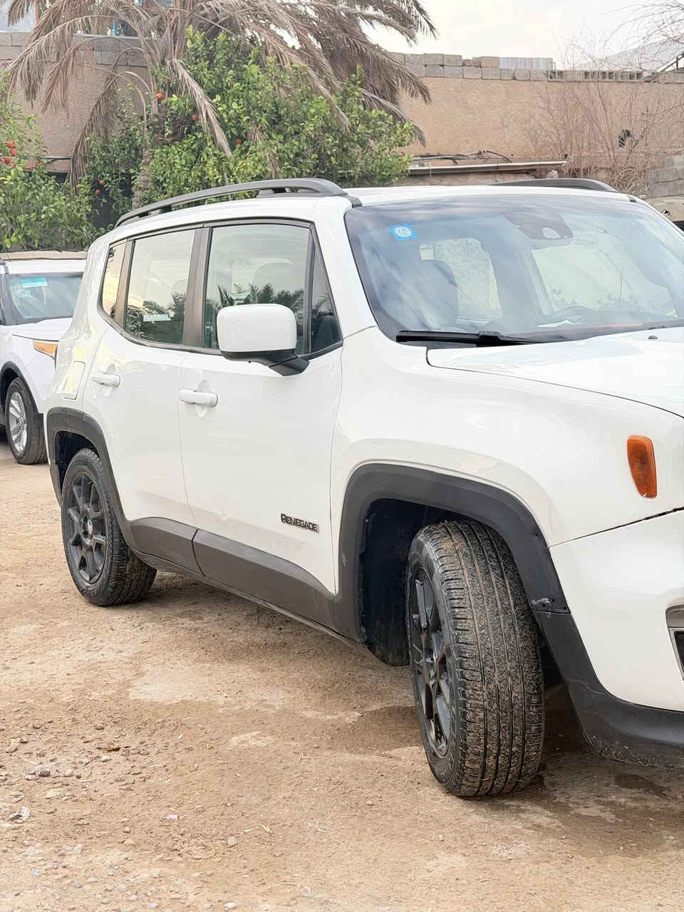 يا الله
السلام عليكم من رخصه الادمن المحترم 
جيب رنجيد 2020 رقم ديالى تحويل مباشر 
ماشيه 40 
بصمه 
داخل لونين 
مكينه 2400 مو تيربو مكينه عدله
ويل كروم 
شاشه جبيره 
كامره 
حساسات 
السياره بيه 3 قطع صبغ ايرباك ستيرن 
السعر 118 قفل قفل قفل 
العنوان ديالى تقاطع القدس 
***********
للبيع او المراوس
