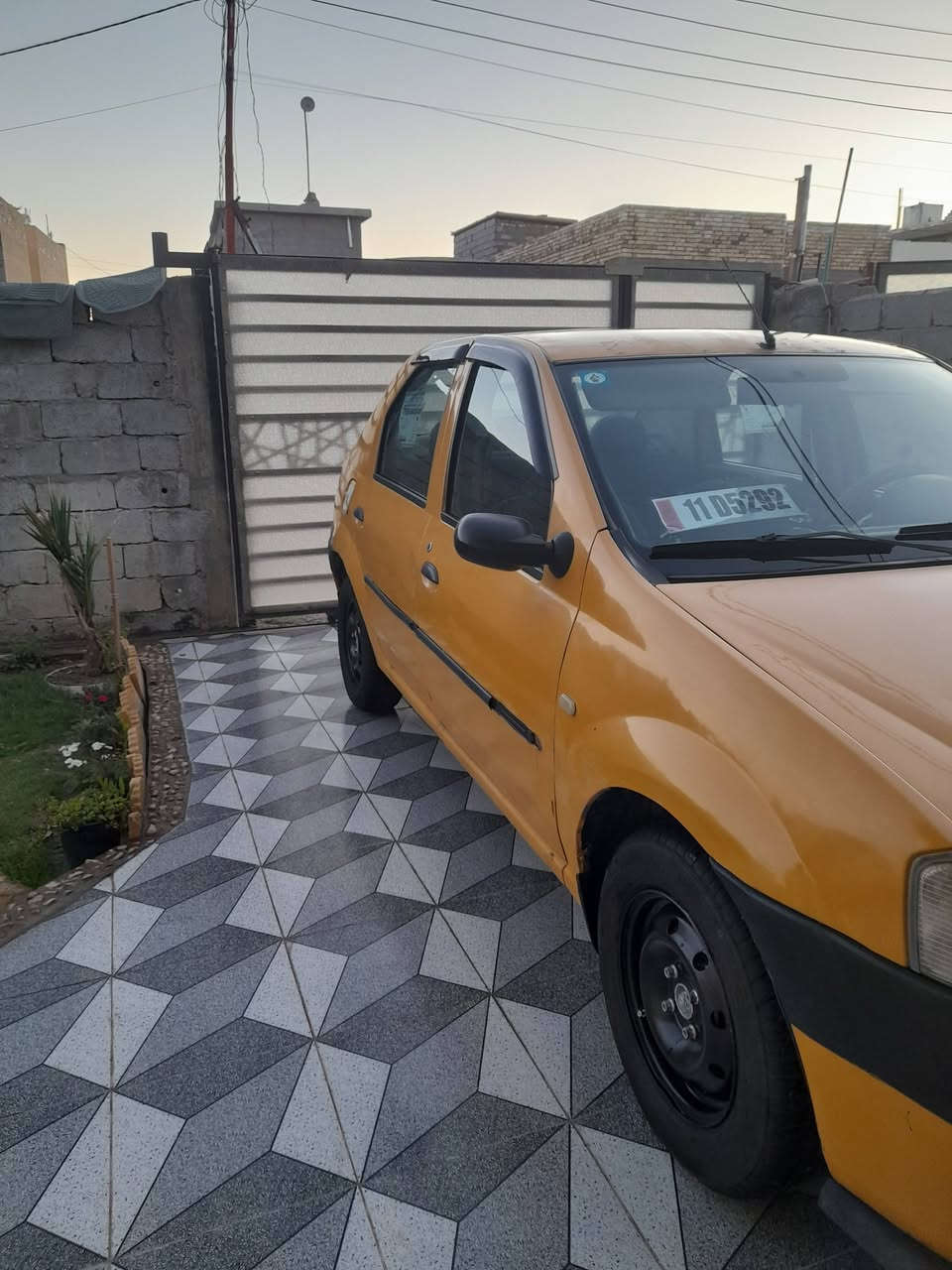 السلام عليكم
رينو لوكان بغداد نكليزي بسمي للمراوس
 جاهزة كبل للشارع شعندك نزل 
*********** وتساب
