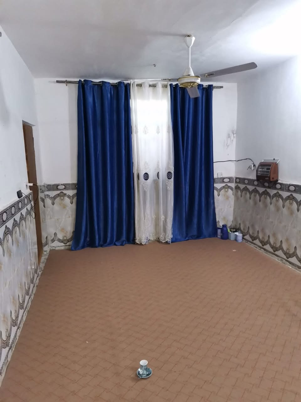 @
سلام عليكم 🌹بيت للبيع في سبع البور شارع الطيار السايدين التجاري يحتوي على 4غرف نوم+صاله كبيره +مطبخ+3صحيات+محل بابين مستأجر اسواق .للاستفسار ( *********** )
