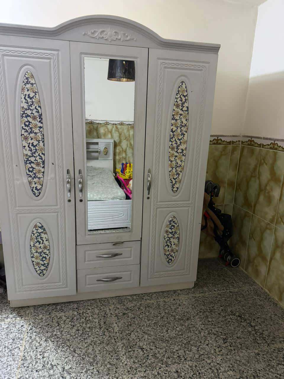 غرفة للبيع 
٣ جرابي 
وكنتور 
وميز 
سعرها ٢٠٠
مكانها شارع 60


**إذا كنت صاحب هذا الإعلان وتريد حذفه لأي سبب، رجاءا أرسل رسالة إلى الدعم الفني**