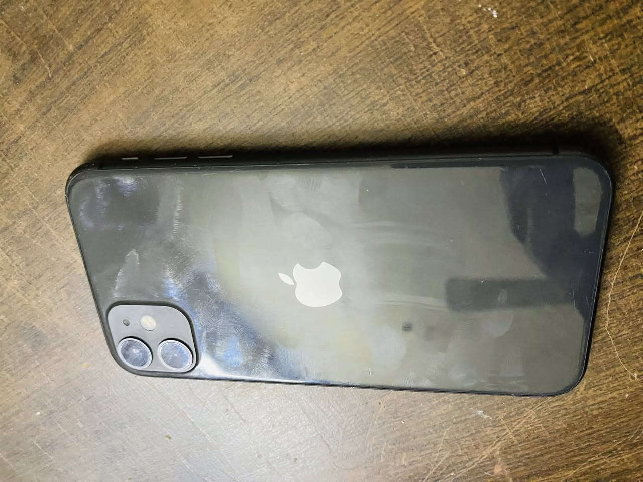 11عاد مبدل شاشه اصليه بطاريته ٧٩ فيس ايدي شغال ذاكره ٦٤ سعره ١٨٠ وبيه مجال بسيط مكان بعقوبه ***********
