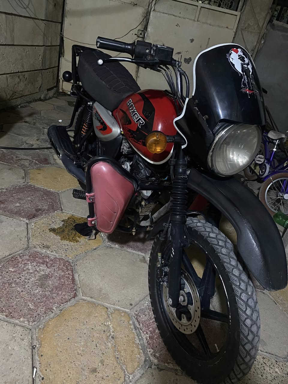 السلام عليكم
بوكسر جبلي 2022 
مكفوله من النقص 
فقط مكينه بيهه خشونه  يرادلهه تفيلس 
السعر ٩٠٠ وبيه مجال 
مكاني بغداد الحسينيه 
***********
