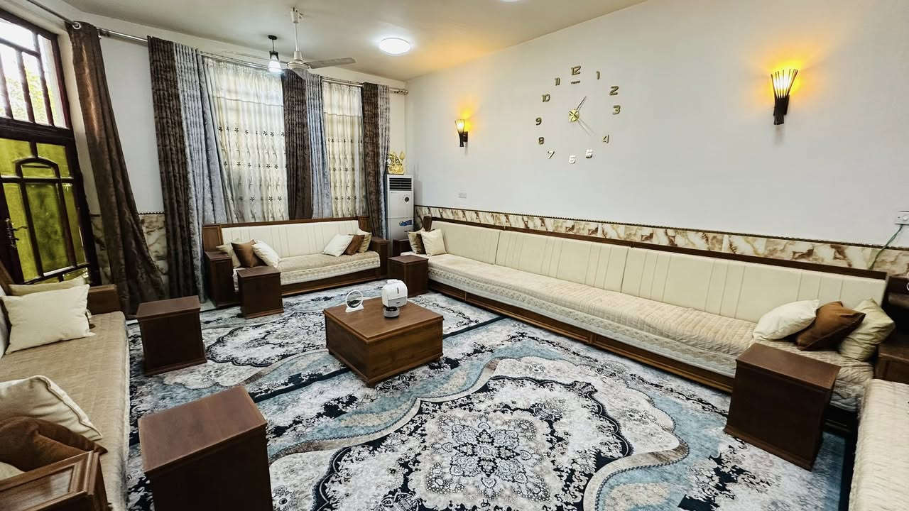 دار  للبيــــــــــــع
فـٓــي ابـــي غــــــرق  حـــي الحسيـــــن (ع)قـــــرب المشـــــروع قــــريـــــب مجمــــع ارض بـــــابـــل
____________________
المساحـــــة // 300م #طابــــو #مــــلك #صــــرف 
الواجهــــــــة // 15م
النـــــــــــــزال // 20م
____________________
🧱🏗️ #الطابــــــــــــــق #الأرضـــــــــــــي
غرفتيـــــــــــن وصالــــــــــة وهـــــــــــول ومطبـــــــخ ومجـمــــــــع صحيـــــــــات داخليــــــة وخـــــارجيــــة ومنــــــــــاور وحــــديقـــــة داخليـــــة وخــــارجيـــــة وكـــــراج ...
🧱🏗️ #الطابــــــــــــــق #الثانــــــــــــــــي 
غرفتيـــــــــن وهـــــــــــول ومجمـــــــــــع صحيـــــــــــات ...
____________________
للمـــزيـد مــن التفـــاصيـــل مثــــل السعــــر 
وتحـــديــد مــوعـد للمعـــاينـــة يُـــرجــى التــــواصـــل علـــى الــــرقـــم المــــوجــــود اسفـــــل المنشـــــور..
***********
