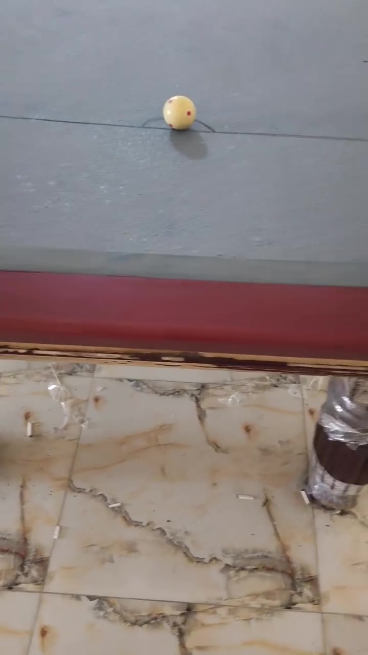 سلام عليكم عندي هاذ الميز للبيع استفسار عل رقم ***********

