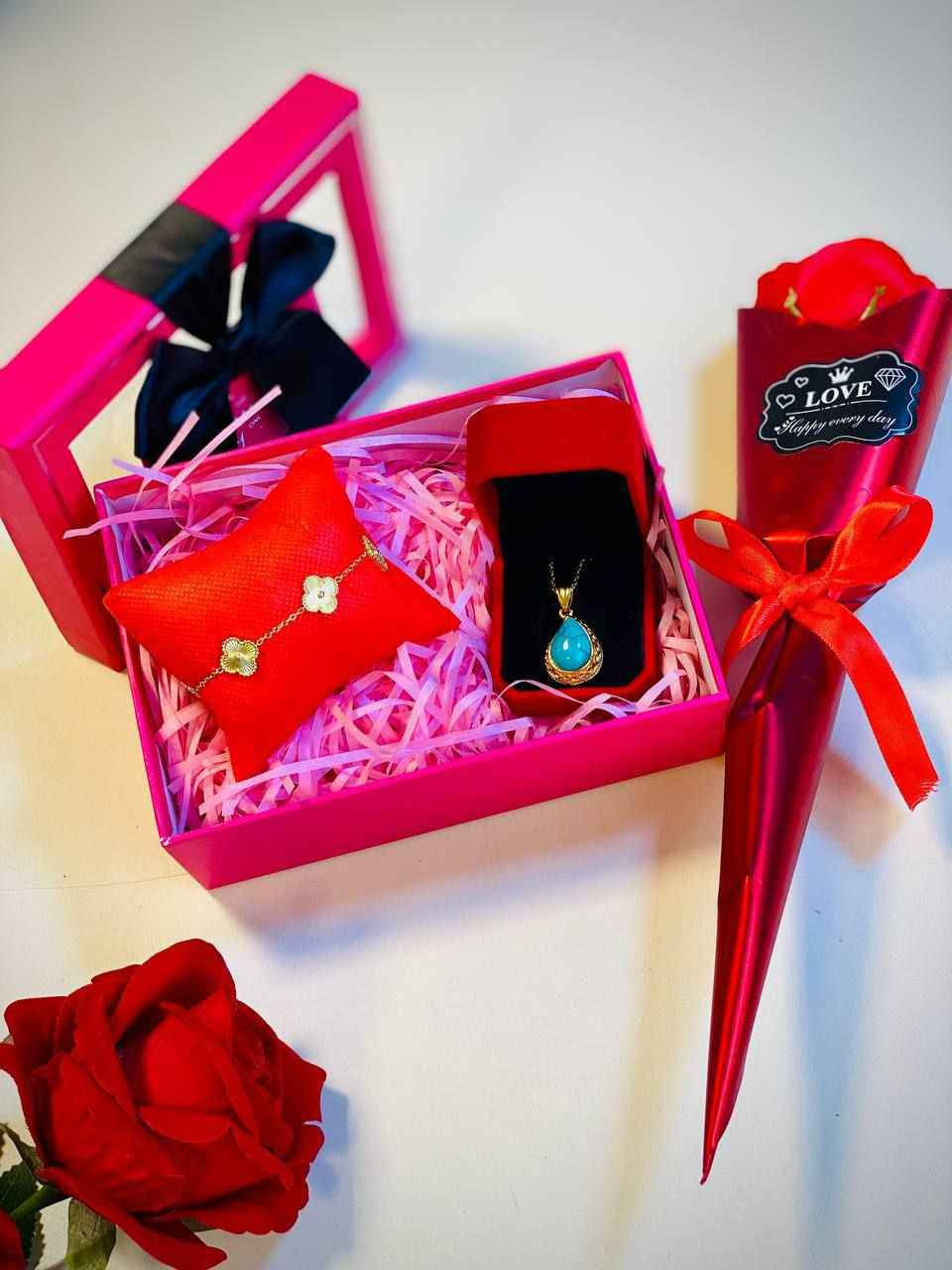 🎁هديه عيد الام 🎁
❤️ولأن الأم أكبر من أي كلمة و أعمق من أي هدية فمهما قدمنا لها لن نجازيها❤️

🎁  بوكس صغير وقلادة حجر فيروزي كلش نازكه ومرتبه ذهب برازيلي ، طلاء ثابت 🎀
✨مع سوار فان كليف Vancleef 🥹￼✨✨جمال و تميز سوار فان كليف✨ الاناقه والبساطه مجتمعين
✨ طلاء ثابت مدى الحياة 
✨  ذهب برازيلي اصلي 
✨ مايتغير لونهه متوفر باللون الذهبي

🎁مع بوكي وردة مميزة ولطيفة و بوكس ورود وزينة وكارت معايدة تكتبون بي الجملة الي تحبون تهدوهة للغالية
💌عن الام اتحدث ‼️
♥️وإن سألوني يومآ عن كل ما هو جميل في حياااتي سآكتفي بذكر أمي  

🚘يوجد خدمة توصيل لجميع محافظات 🚘 بغداد, العراق


**إذا كنت صاحب هذا الإعلان وتريد حذفه لأي سبب، رجاءا أرسل رسالة إلى الدعم الفني**