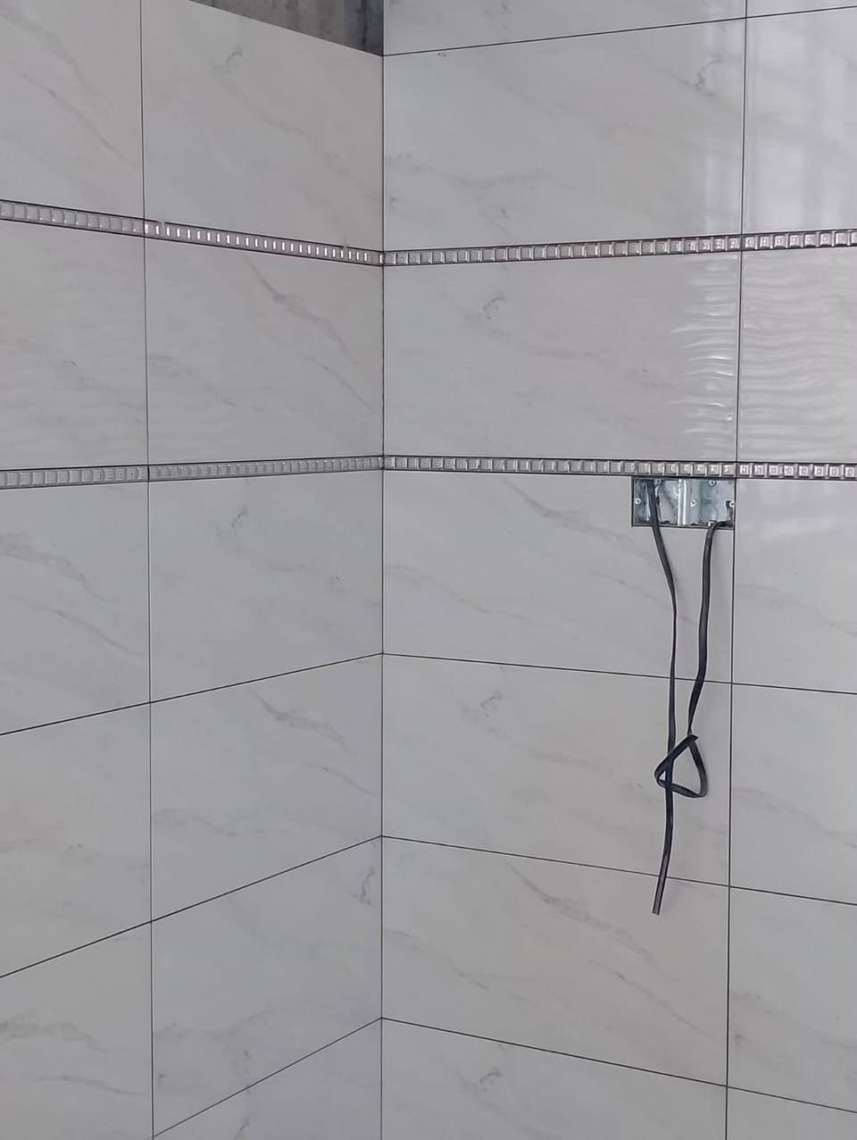 سلام عليكم خلفه سيراميك جدران و ارضي كرانيت أو كاشي متفرغ هذا رقمي للتواصل ***********
