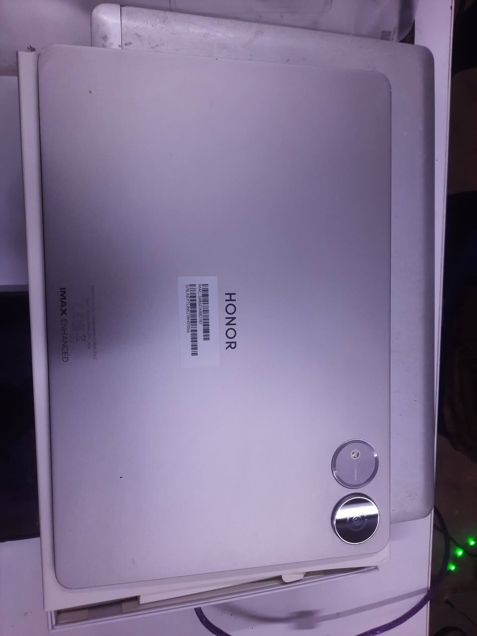 Honor Pad V9 – شبه جديد
🔥 مواصفات قوية للألعاب والدراسة:
⚙️ المعالج: MediaTek Dimensity 8350 ثماني النواة (4nm)
🎮 كرت الشاشة: Mali-G615 MC6 مناسب للألعاب مثل PES و PUBG
💾 الذاكرة: 256GB
🚀 الرام: 12GB + 12GB رام افتراضي (المجموع 24GB)
🖥 الشاشة: 11.5 إنج
✨ دقة 2800×1840
⚡ 144Hz معدل تحديث (سلس جداً للألعاب)
🔊 8 سماعات ستيريو بصوت قوي
📸 كاميرا خلفية: 13MP
🤳 كاميرا أمامية: 8MP
🔋 بطارية: 10100mAh تدوم وقت طويل
⚡ شحن سريع 35W
📶 Wi-Fi 6 + Bluetooth 5.2 �
TechNave +١
🎮 وياه يد بلايستيشن 3 بلوتوث
تنربط مباشرة وتلعب بيها PES وباقي الألعاب.
📦 الجهاز مستخدم أقل من شهر
وياه الكارتون وكل الأغراض.
💰 السعر: 630 الف دينار
📍 مكتب علي فون
حي الانتصار – شارع 30 – يم الكرم مول
📞 ***********
